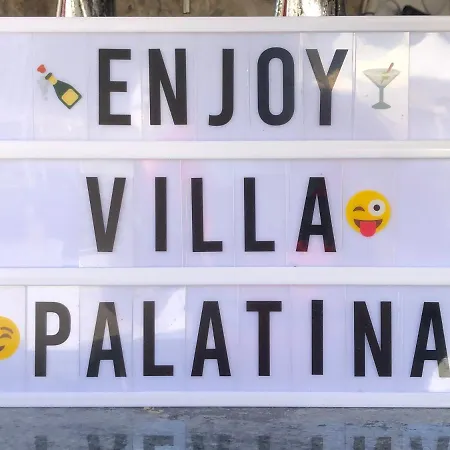Palatina Hostel *